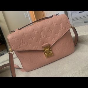 LOUIS VUITTON POCHETTE METIS ROSE POUDRE